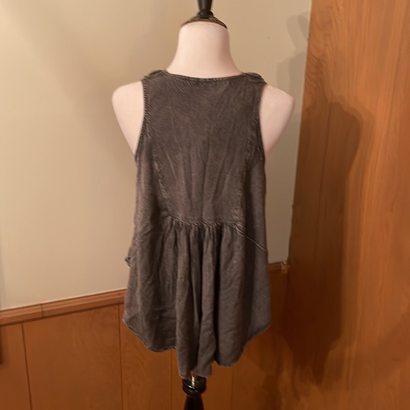 Top - Picture 2 of 2